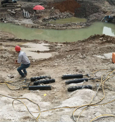 鷹潭余江挖涵洞破石頭液壓劈石機特價格開石機